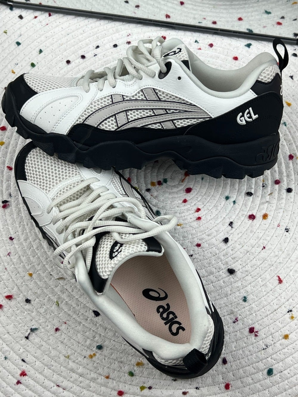 日本未入荷 ASICS アシックス GEL-TRUCK White Black ゲルトラック