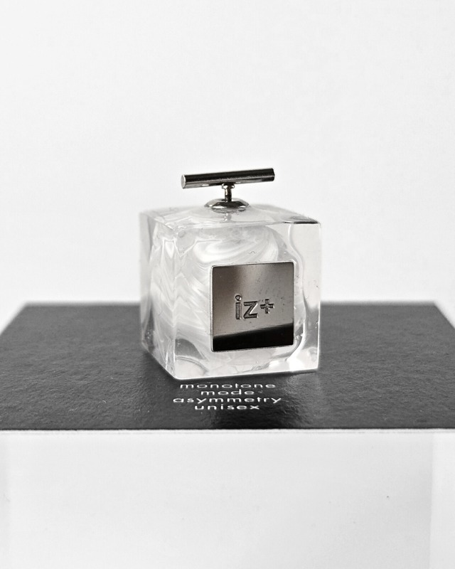 PERFUME CUBE. [white]