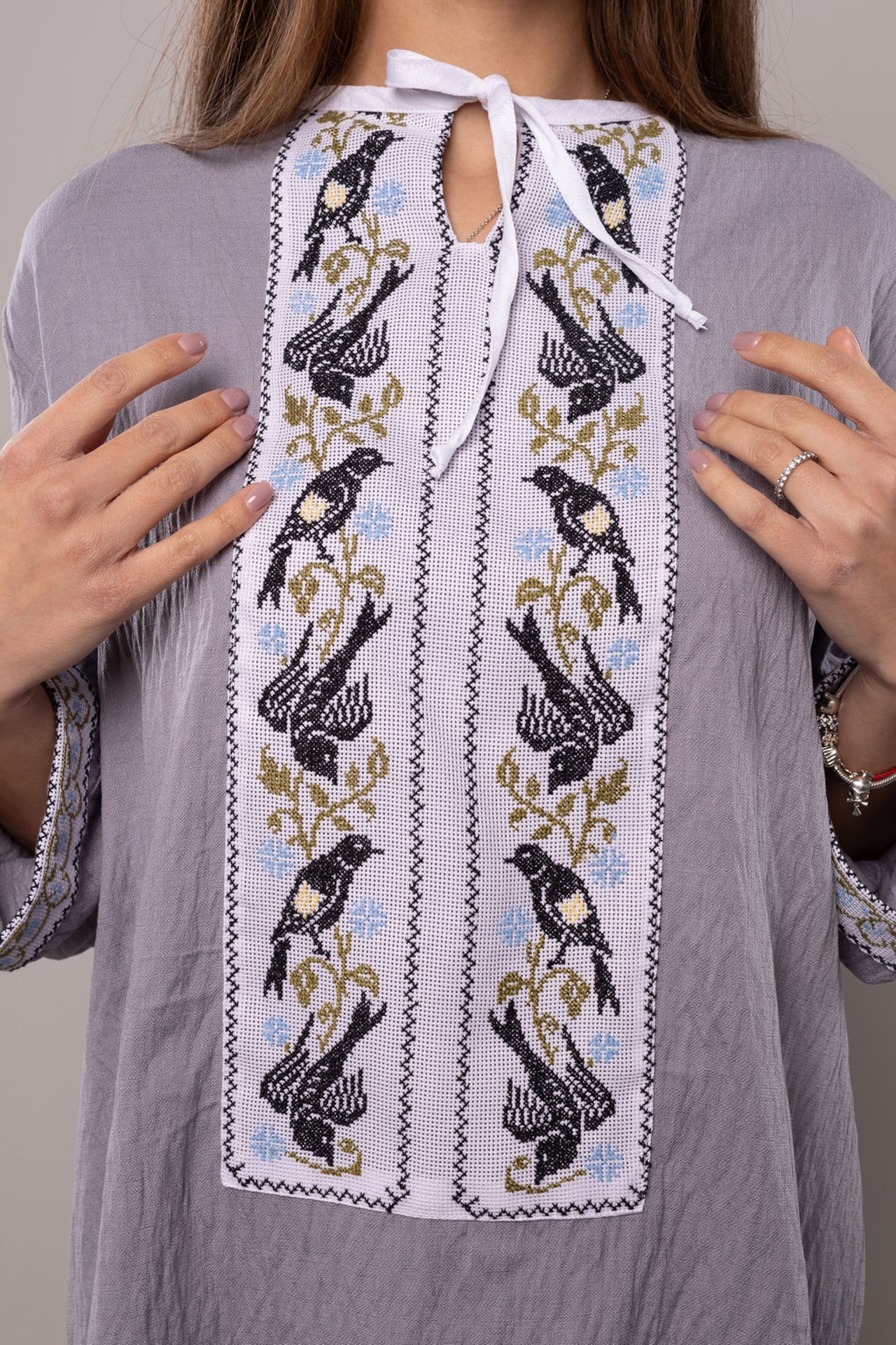 ウクライナ刺繍ヴィシヴァンカ　手刺繍　麻　レディース・フリーサイズ - 4