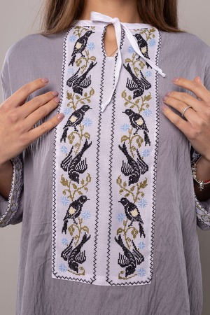 ウクライナ刺繍ヴィシヴァンカ　手刺繍　麻　レディース・フリーサイズ