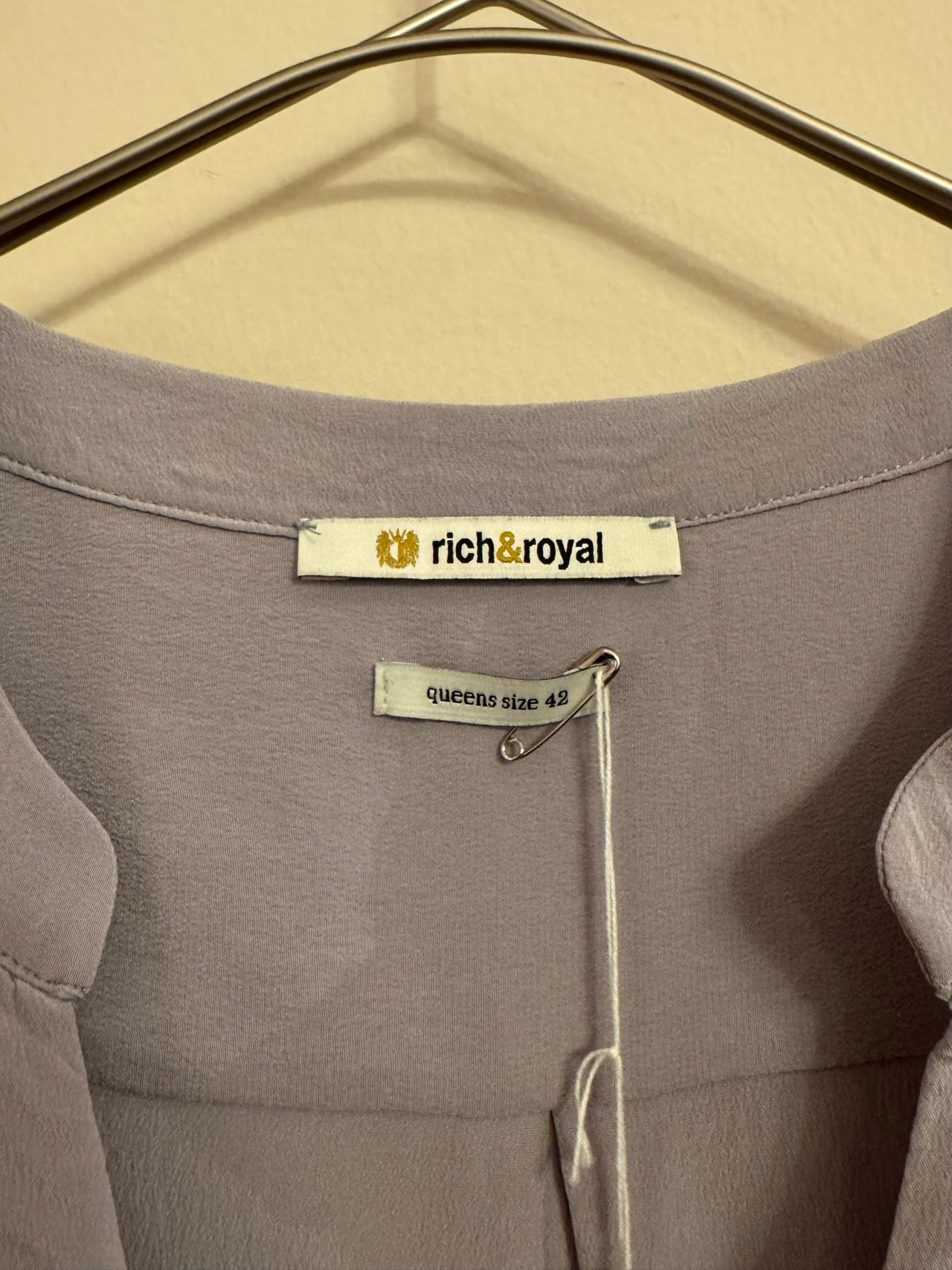 rich&royal ペールパープルオープンカラーシルクブラウス