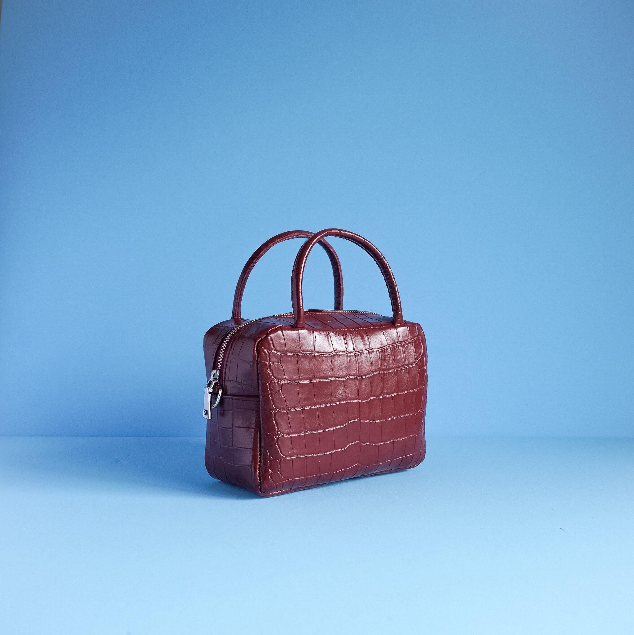 kotty クロコ型押しレザーポーチバック kotty クロコ型押しレザーポーチバック