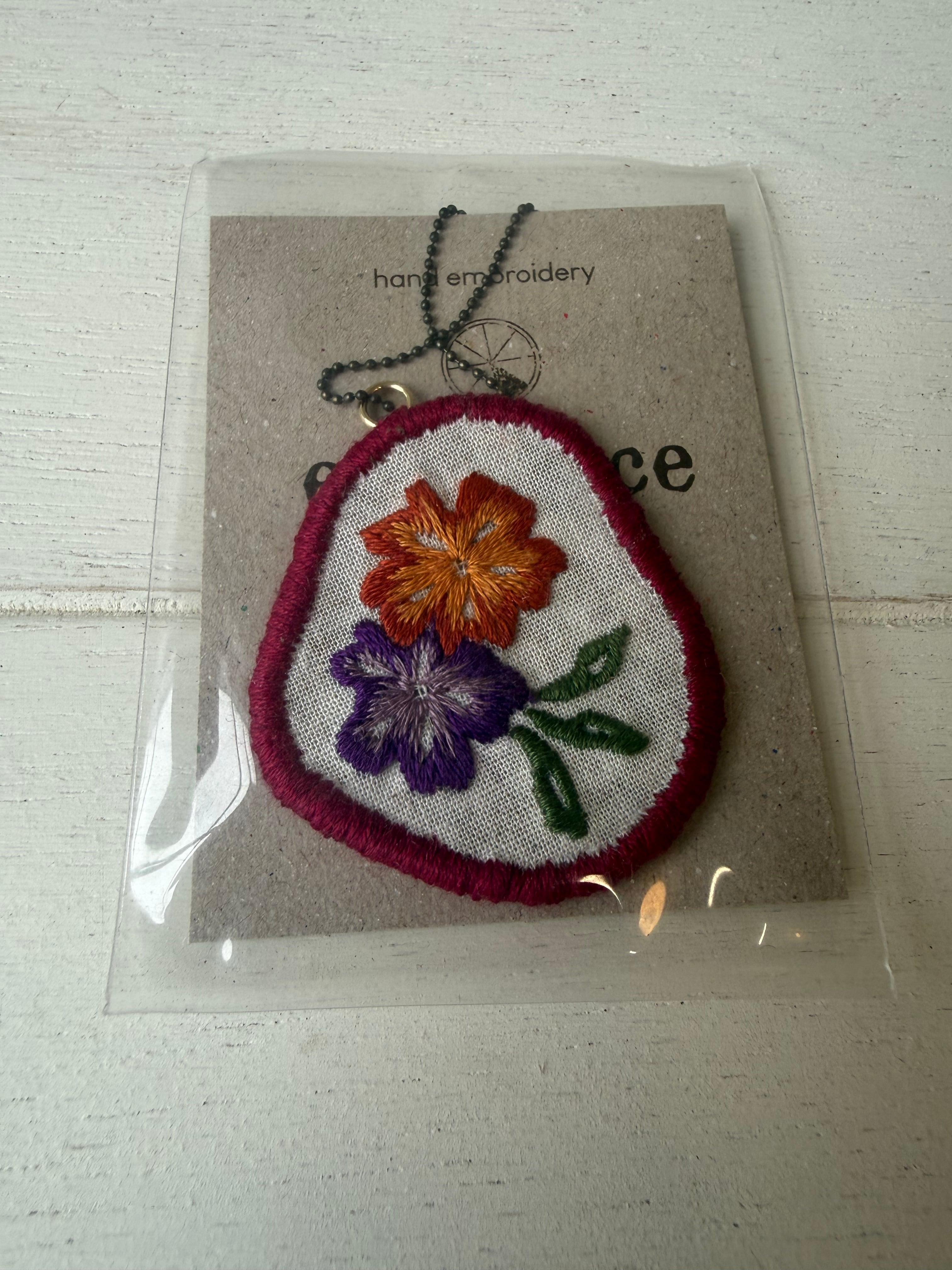 手刺繍existence キーホルダー 紅型 | Paddle