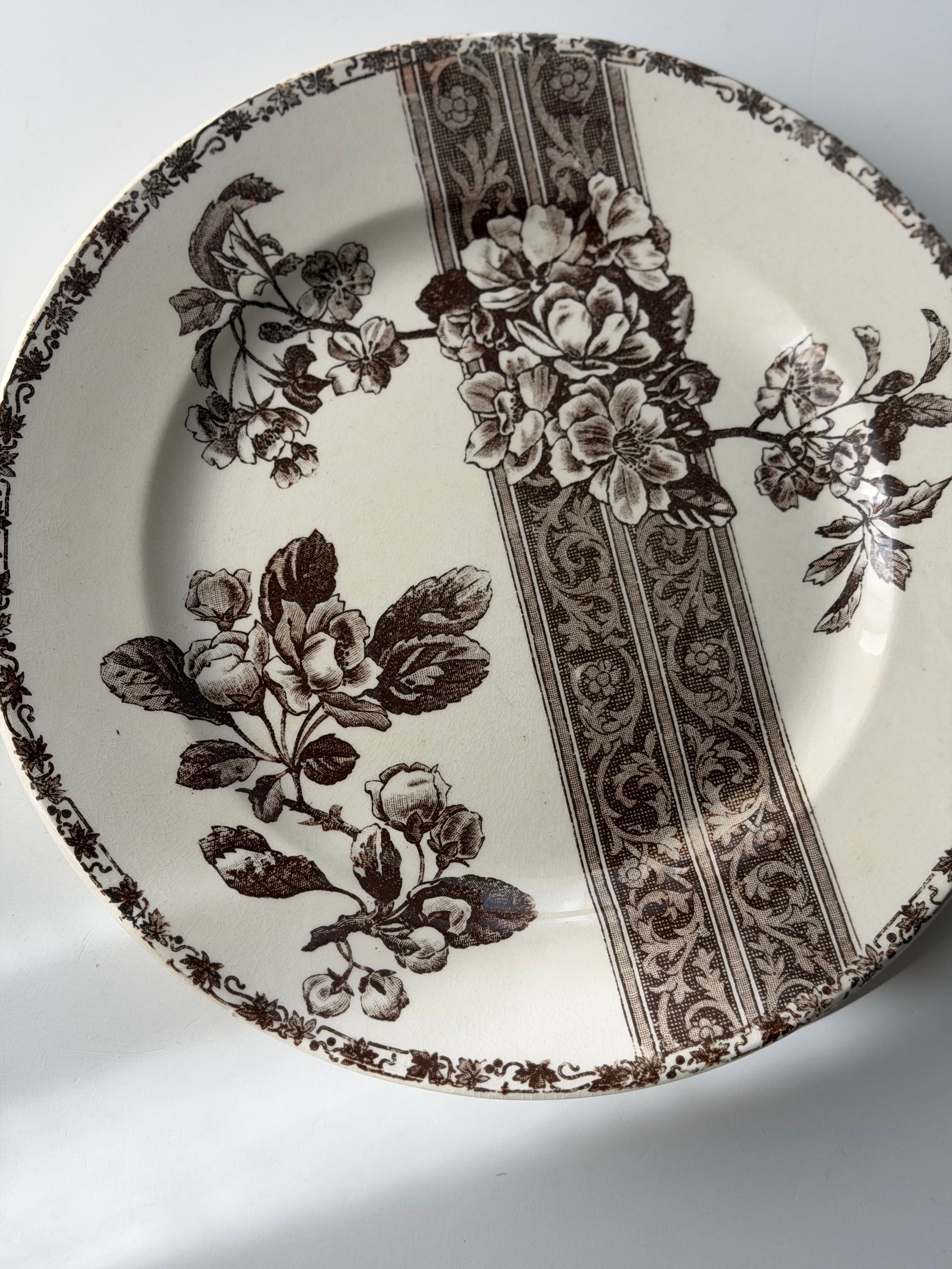 フランスアンティーク　エミールブルジョワ 多色花鳥平皿　ツバメ Émile Bourgeois エミール・ブルジョワ / お花とレースの平皿プレート