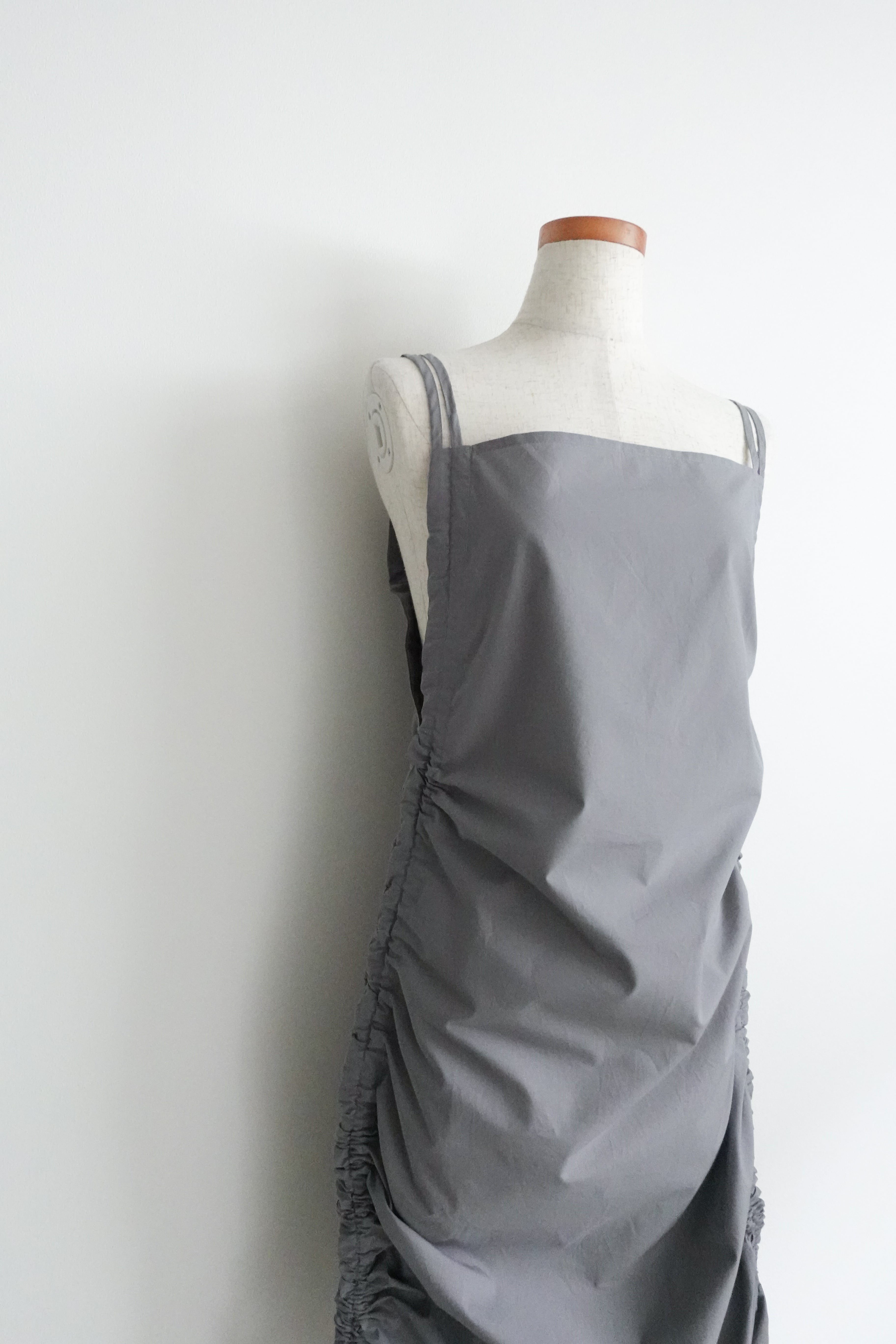 BASERANGE】PICTORIAL STRAP DRESS | TOLMA.