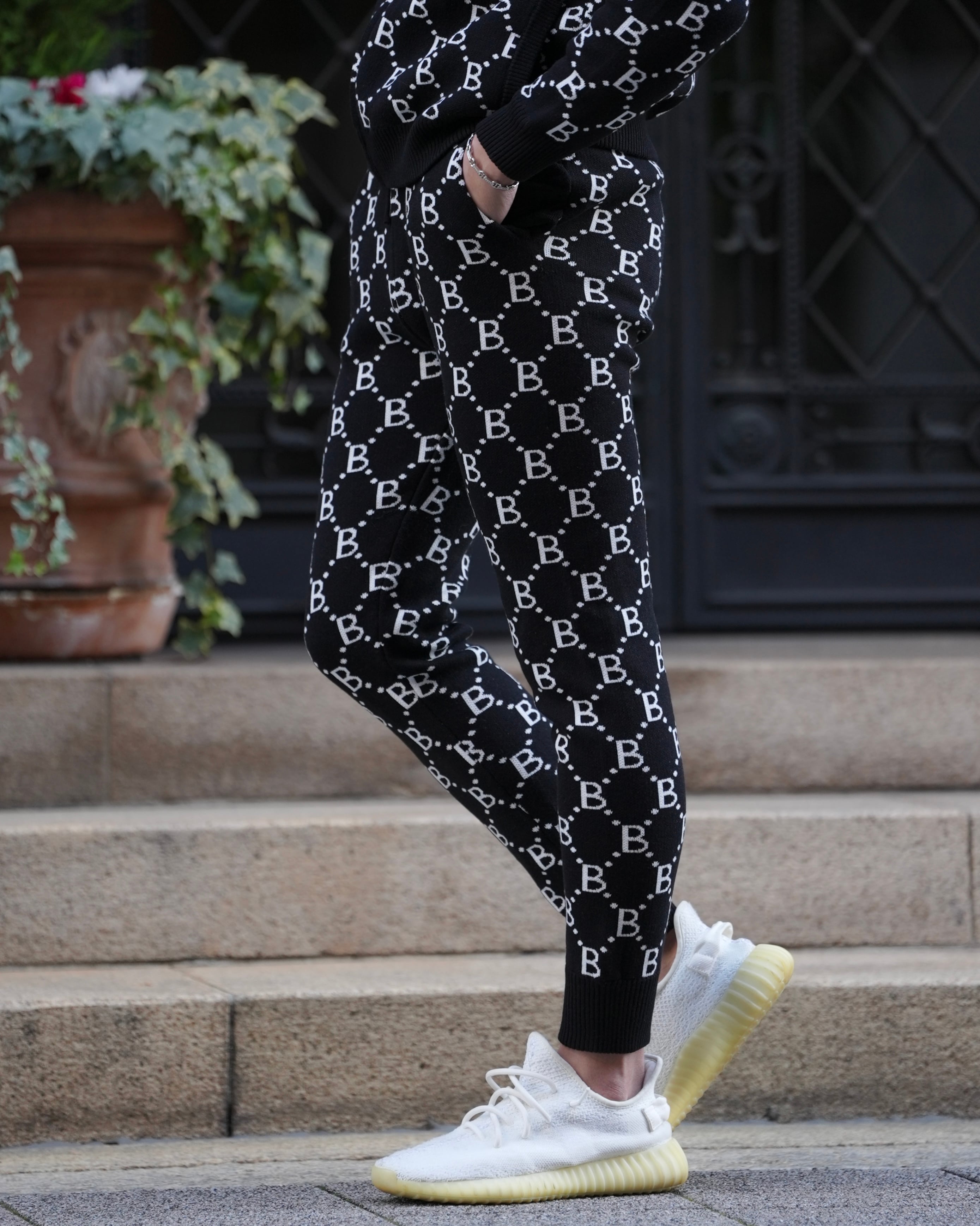BELINDA MONOGRAM SWEAT PANTS【BB25025】 | BELINDA OFFICIAL
