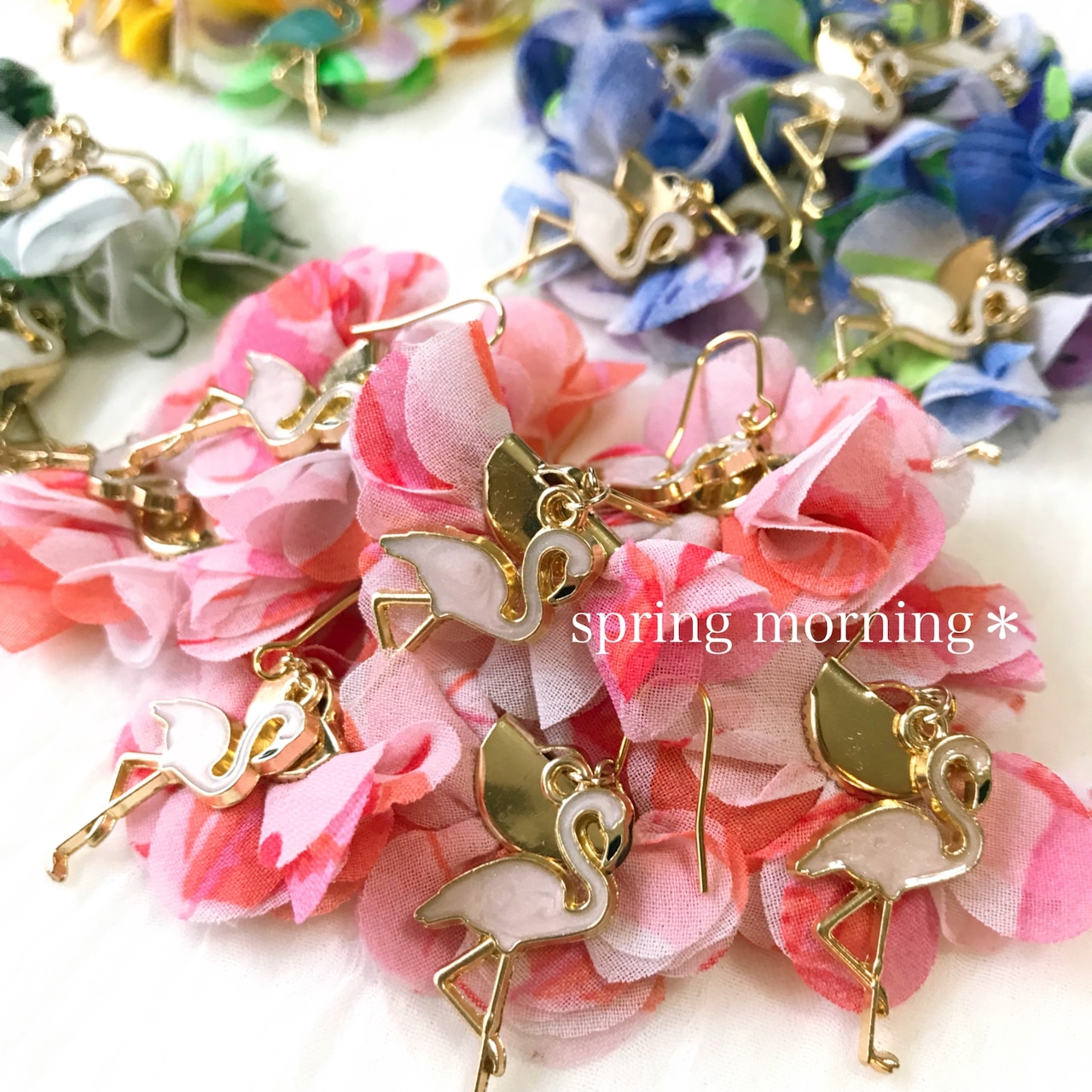 シフォンフラワーとフラミンゴのピアス・ピーチピンク | spring  