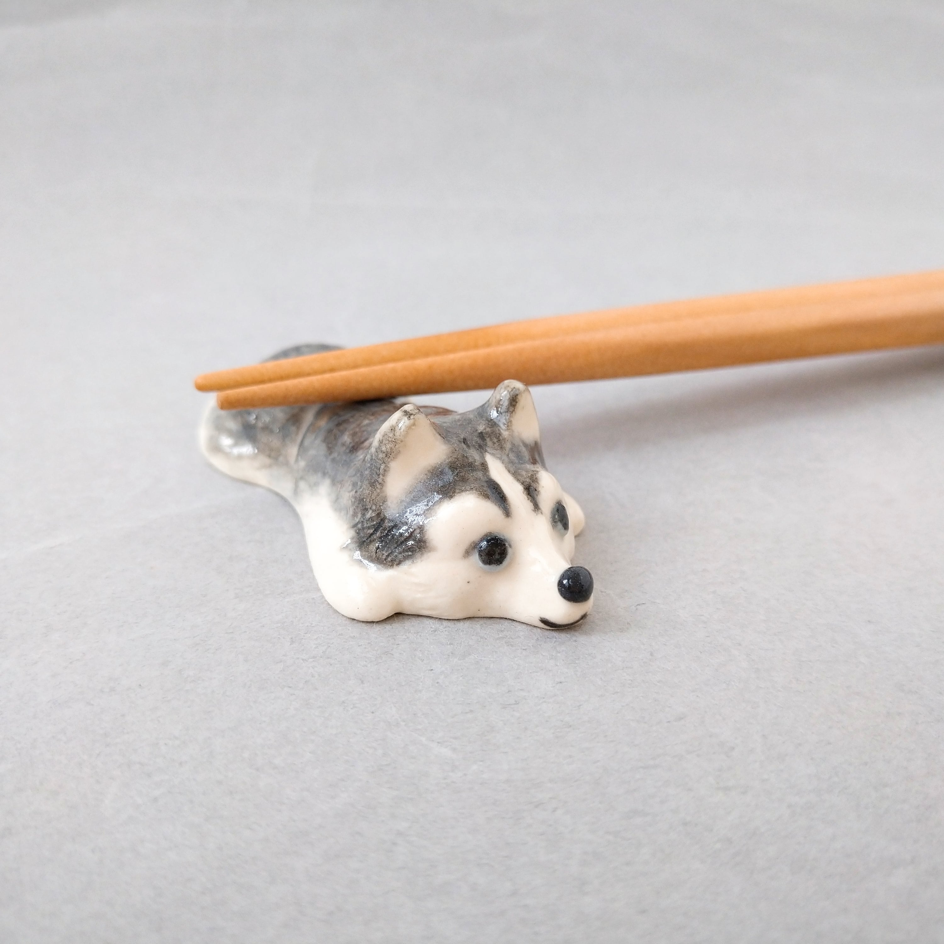 シベリアンハスキーの箸置き（伏せ） | Pay ID