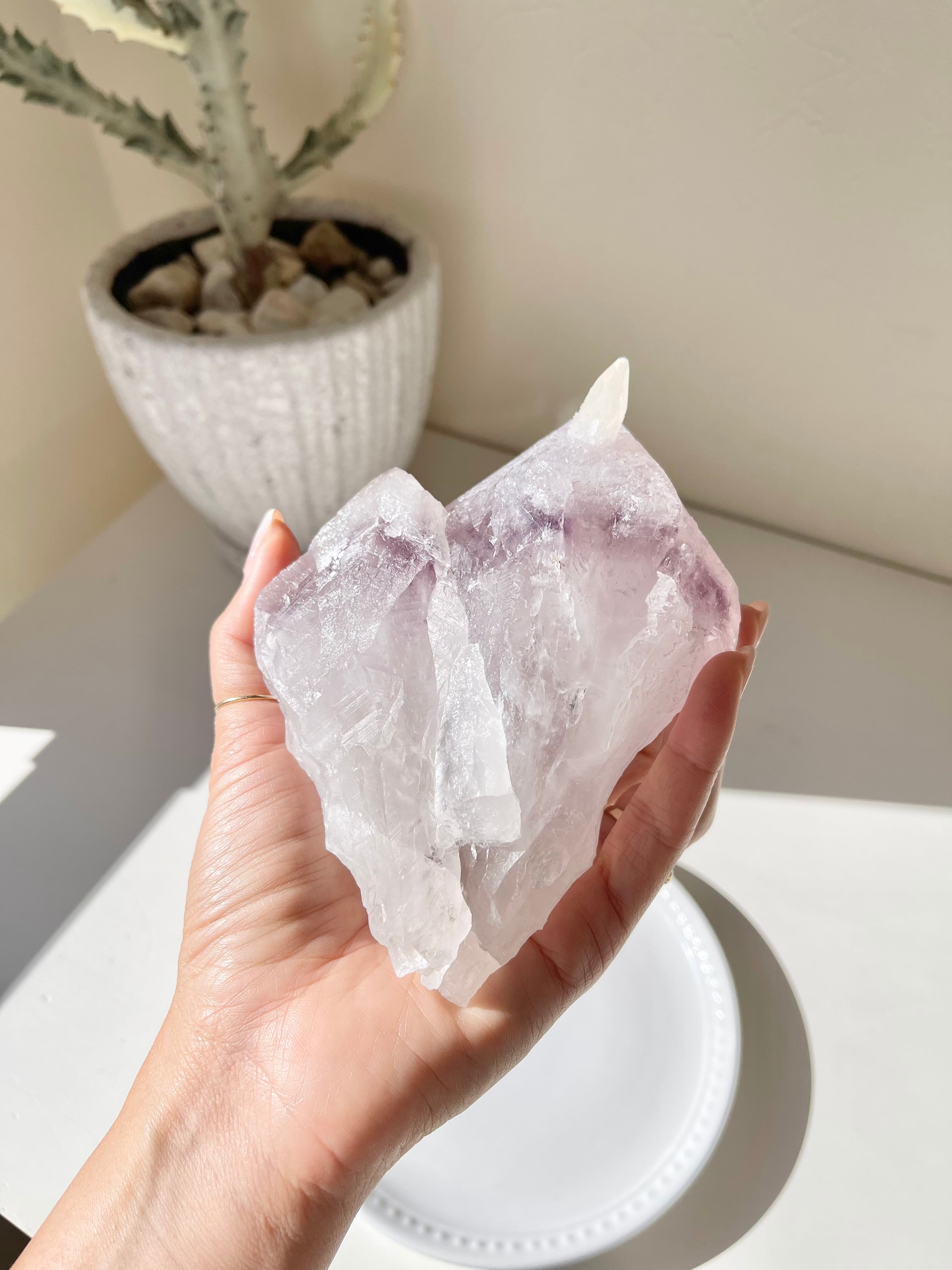 ブラジル産 カルサイトオンホワイトファントムアメシストツイン/ square calcite on amethyst twin