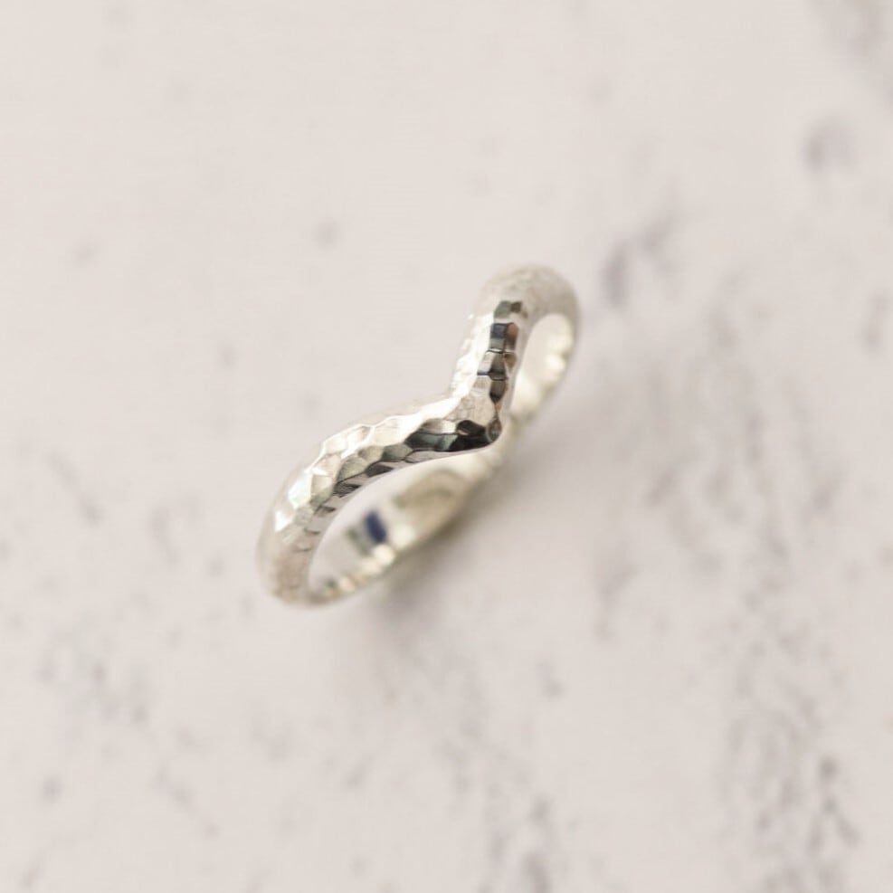 【SVリング】Vライン甲丸_槌目