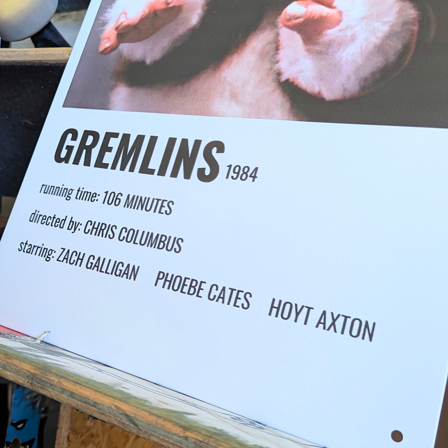 送料無料!ちょうどいいブリキ看板【 Gremlins ( グレムリン )】 ギズモ / METAL SIGN / メタルサイン / ブリキ看板 / サインボード / ビンテージ加工 〚アメリカン雑貨 アメトイ〛
