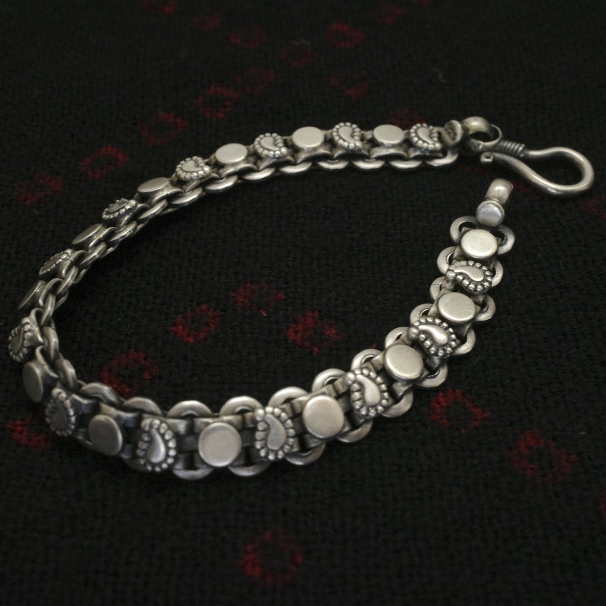 THARU SILVER Single Bracelet -PAISLEY- | Ha-Ha apartment