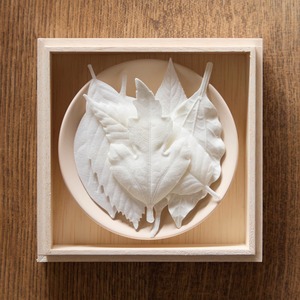 International order : HA KO  Box set of six with a plate.