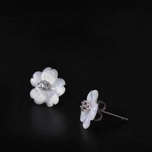 梅の花のピアス SILVER 0261 | Vary