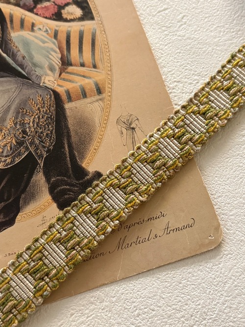 フランスVintage カットブレード ベージュ×イエローグリーン×イエロー系他  20mm カルトナージュ スツール デコレーション材 ヴィンテージブレード