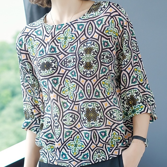 トップス レディース 送料無料 シフォンブラウス アラベスクプリントブラウス  七分袖 バルーンスリーブ ドレスブラウス おしゃれ スタイル 小顔見せ 着痩せ 体形カバー インスタ トレンド きれいめ かわいい エレガント フェミニン オリエンタル タッキング ドレープ とろみ感 オフィス 通勤 OL フォーマル クラシカル 大人かわいい ブラウス シフォン 上品 アラベスク模様  ギャザー モダン レトロ ボートネック M L XL 2XL