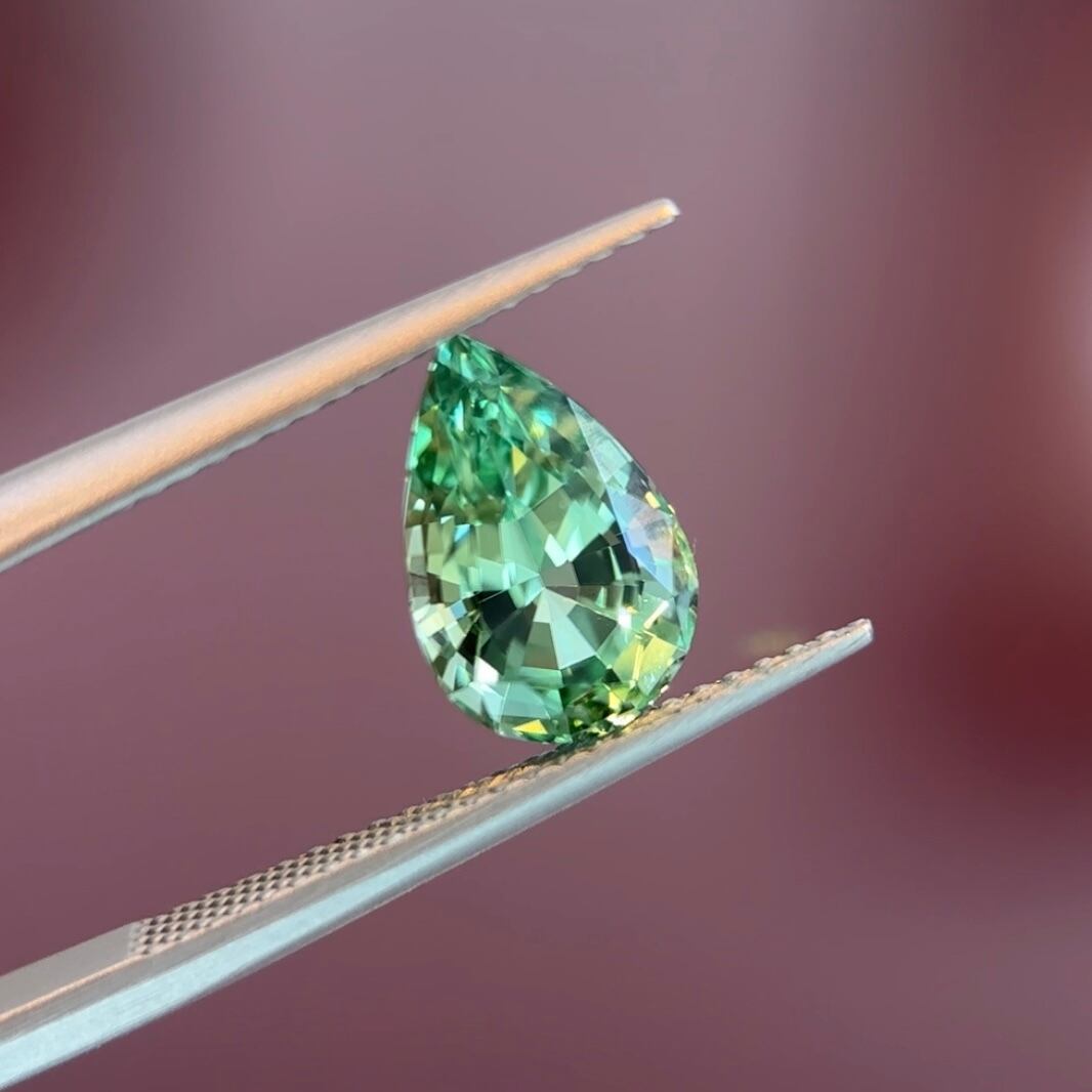 ミントトルマリン ペアシェイプ 11.1x7.2x5.9mm, 2.52ct ミントトルマリン ペアシェイプ 11.1x7.2x5.9mm, 2.52ct