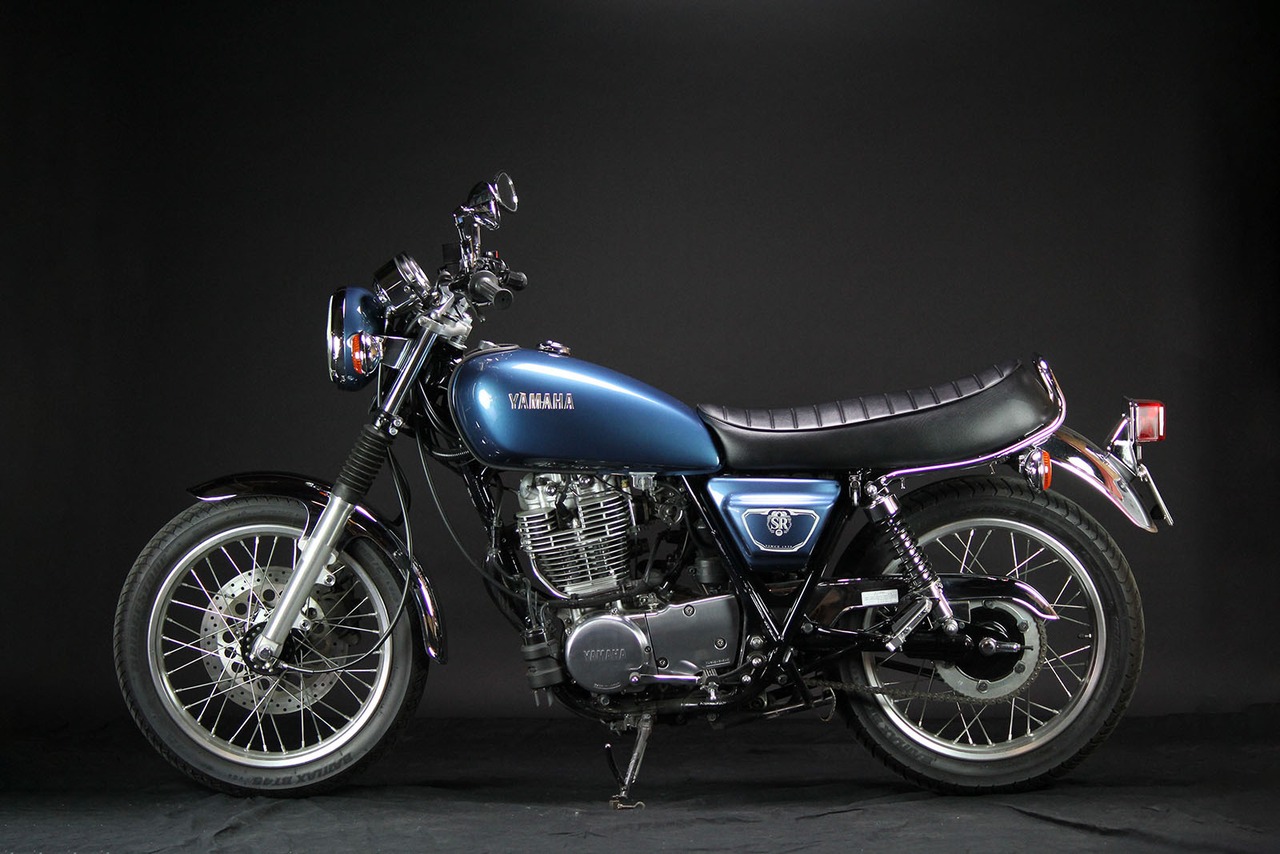 GOODSEAT "SLENDER" Tuckroll (BLACK) SR400 (09YEAR-Final)
