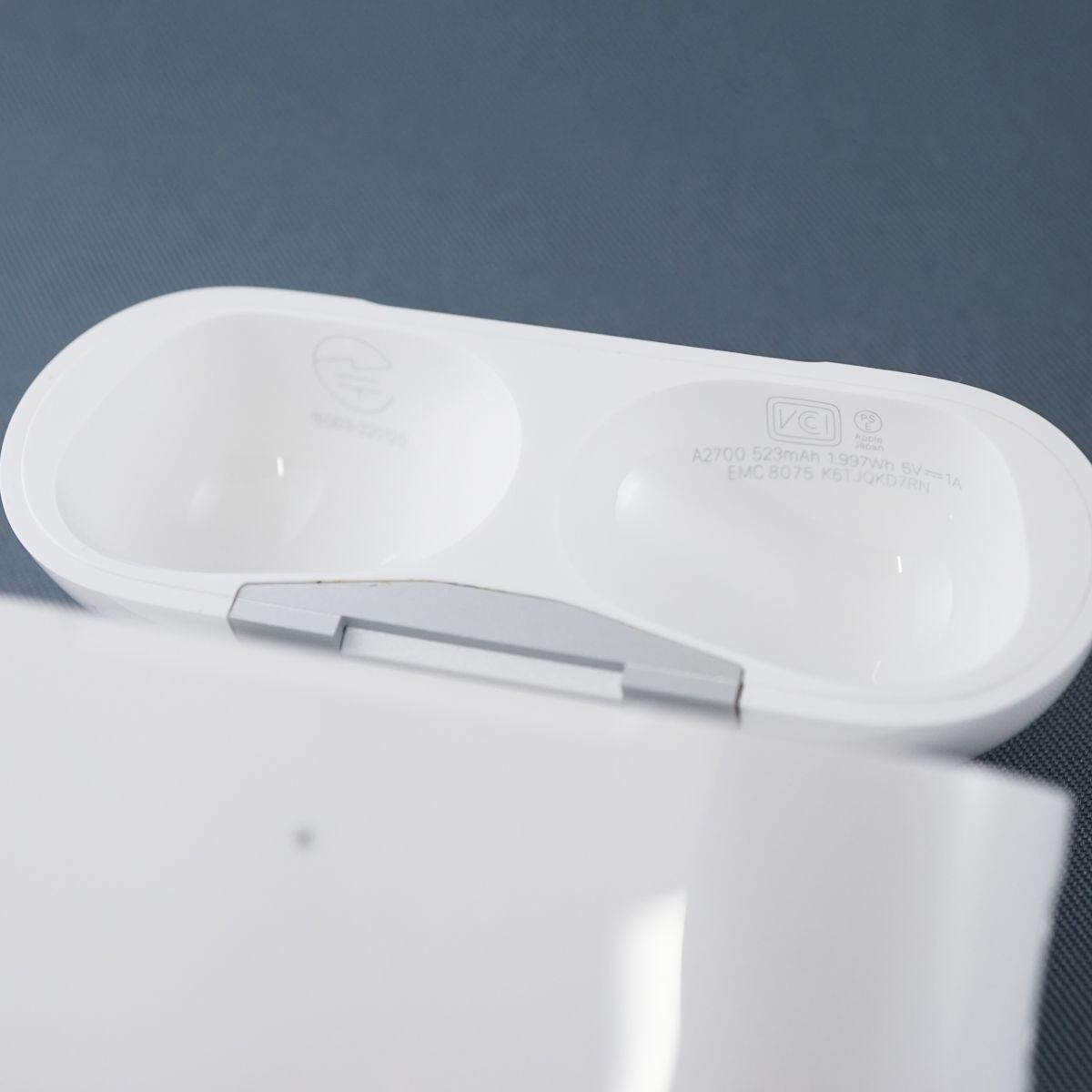 極美品 AirPods Pro 第2世代 充電ケースのみ A2700 正規品 極美