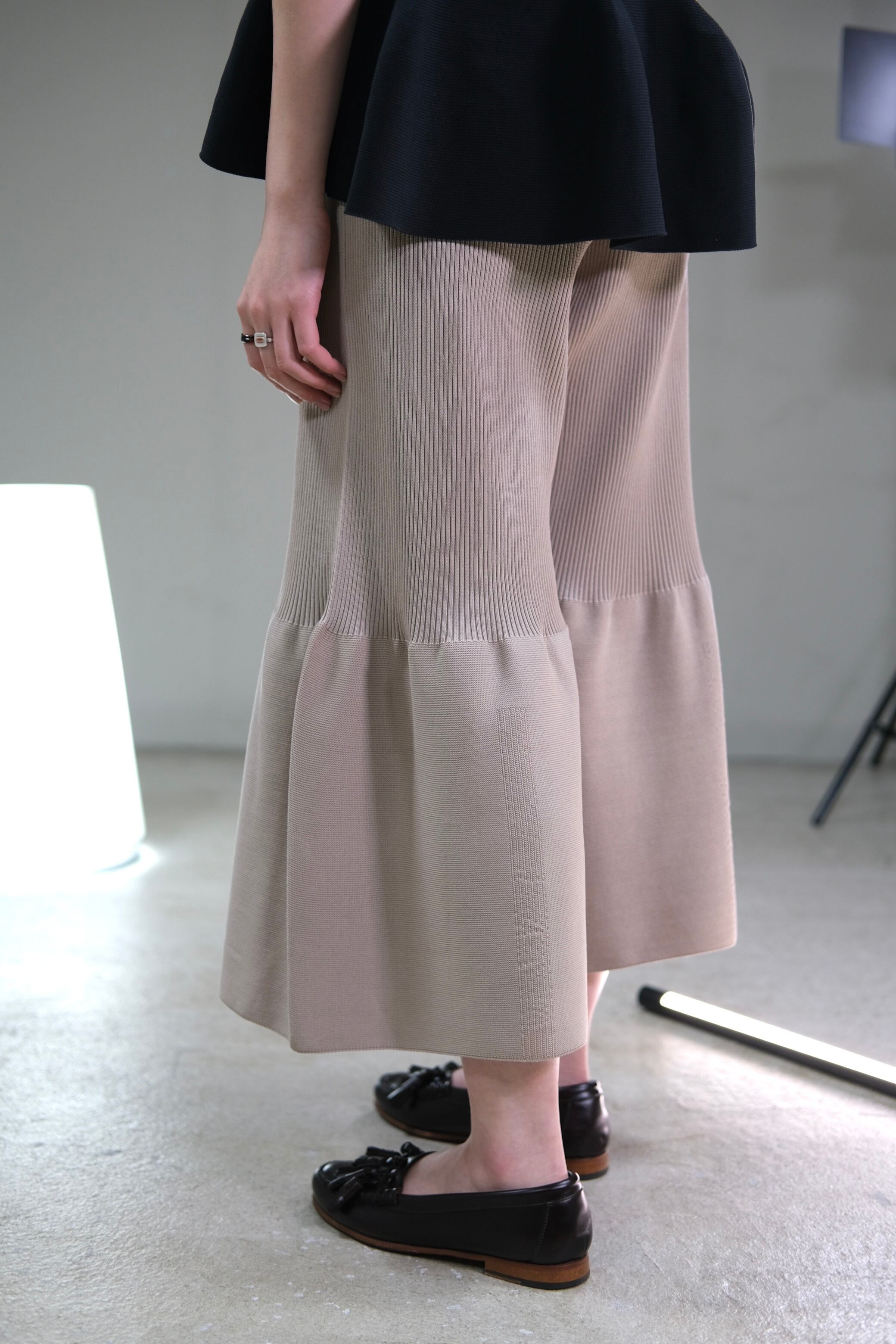 CFCL】PORTRAIT PANTS 1 - beige | loop
