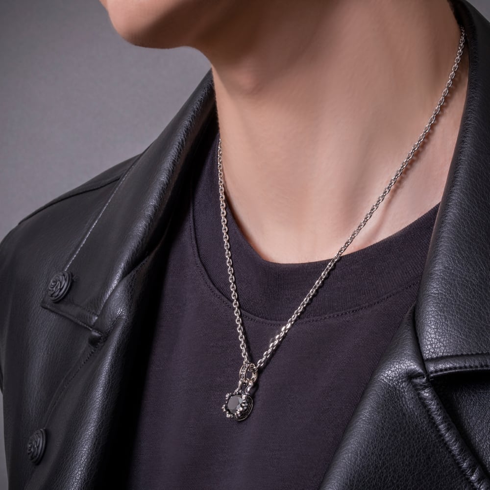 ペンダント売り上げランキング9位】ストーンクラウンチャームBK