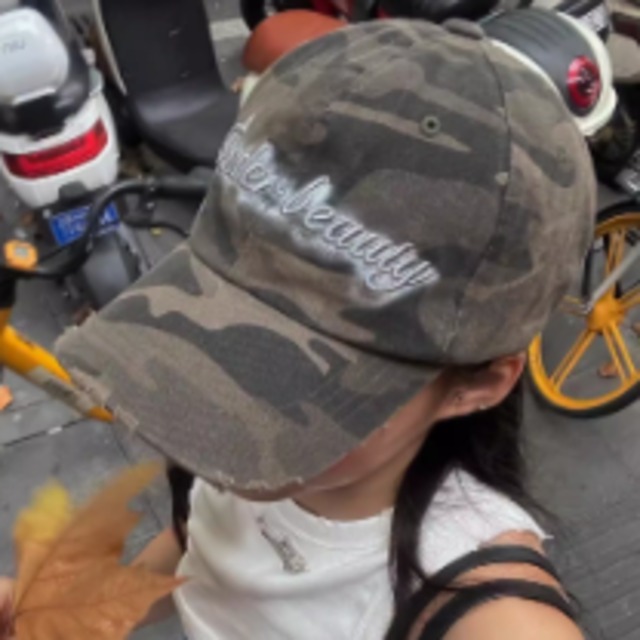 Y2Kコーデにぴったり迷彩キャップ♪ 英文字グラフィック迷彩キャップ 刺繍 キャップ 帽子 カジュアル 韓国ストリートスポーツMIX スポーティー 日焼け防止 紫外線対策 UVケア
