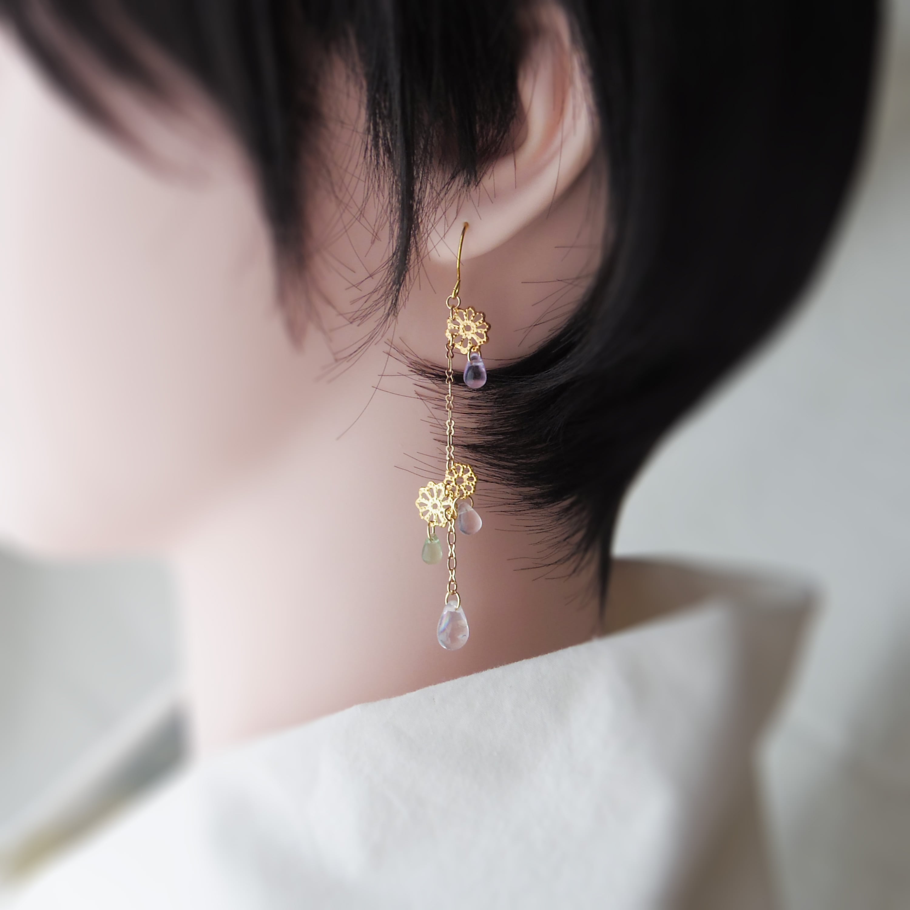 チェコガラスビーズピアス「あはひ、きら」 | 軽量快適アシンメトリーデザイン