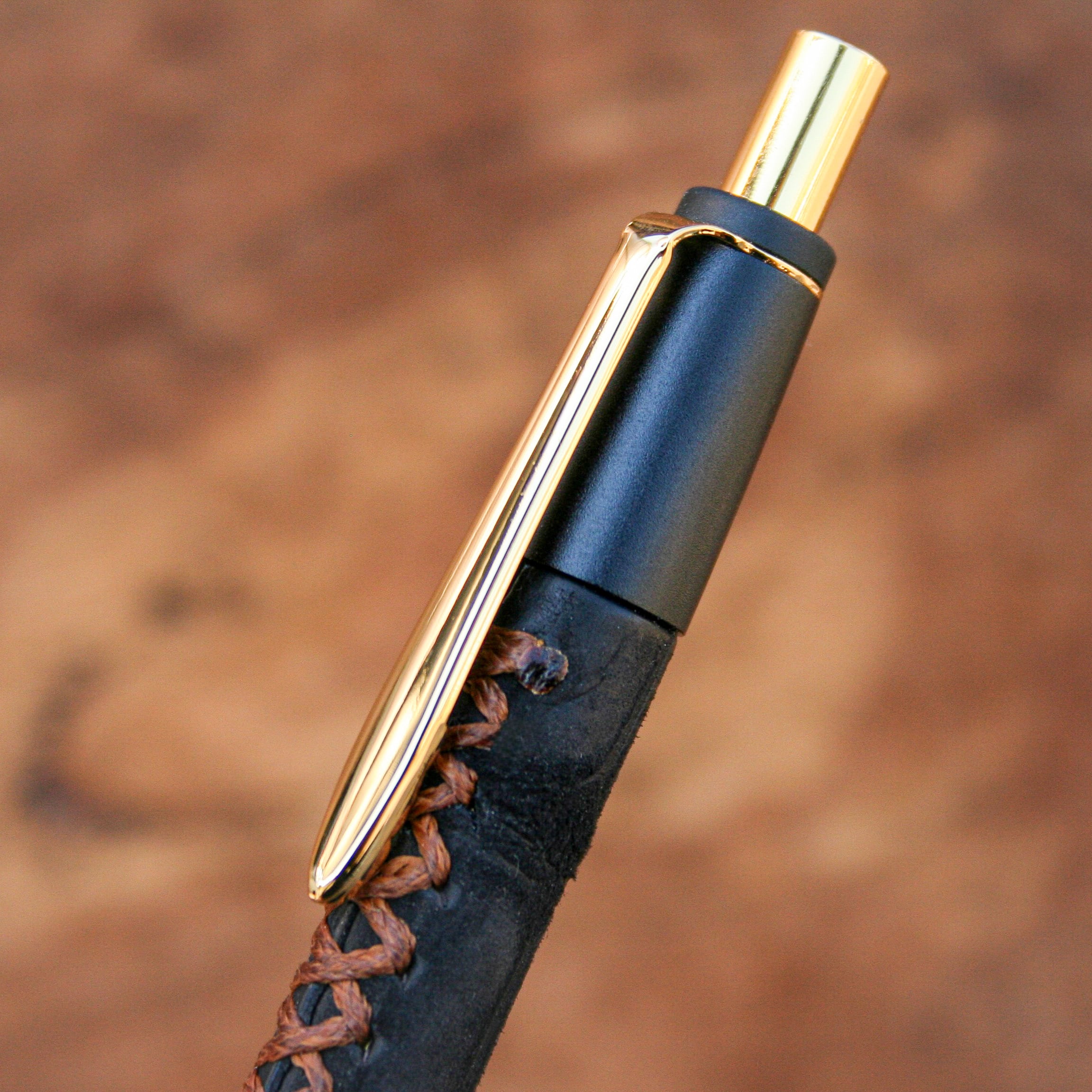 ☆不定期販売☆ 革軸ペン【クロコダイル ヌバック ブラック】 | Schicksal