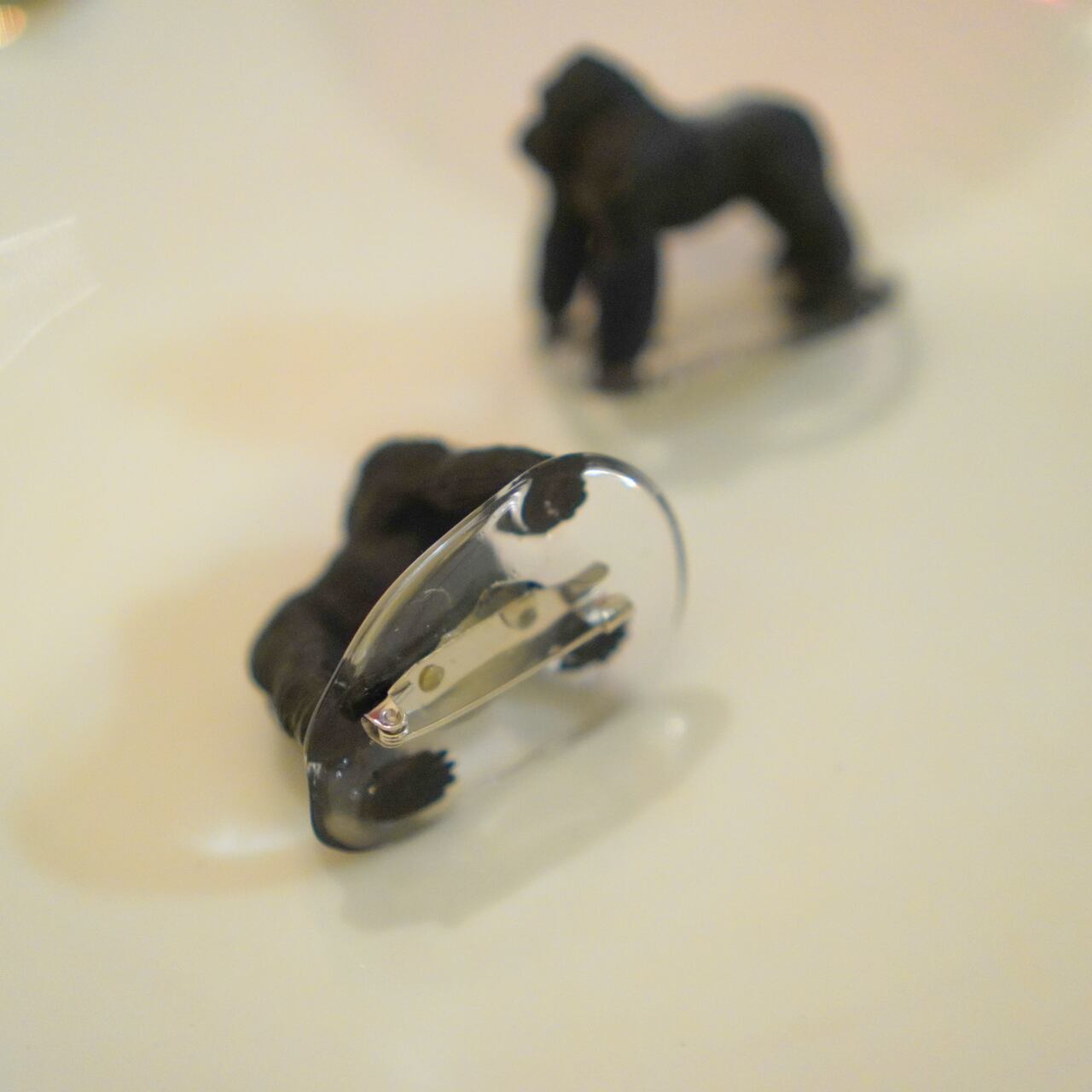 31. 嬉ションゴリラブローチ | 黒木渚 公式グッズストア