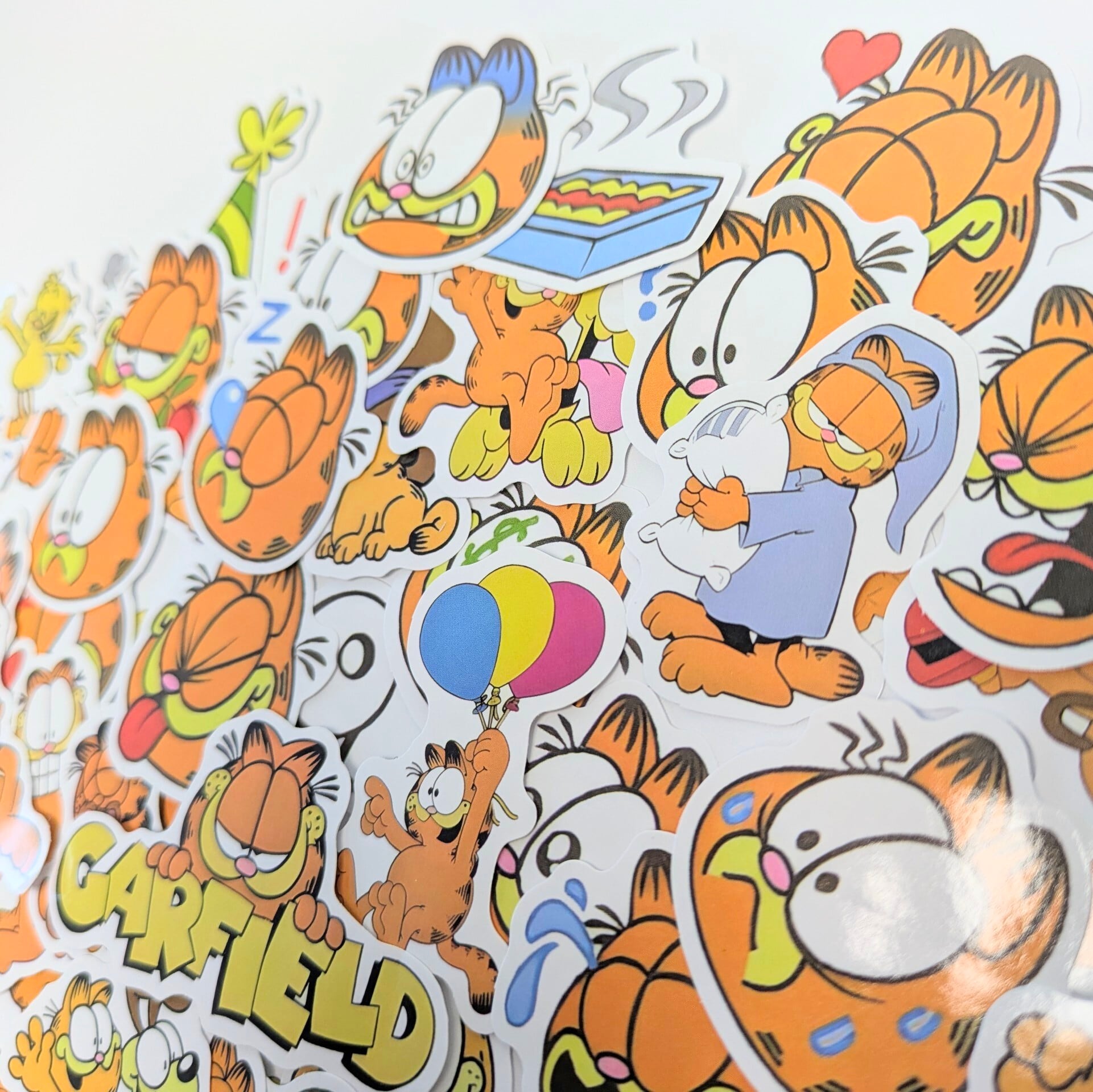 送料無料!【 Garfield ( ガーフィールド ) 】PART.4 STICKER(ステッカー)64枚くらいSET(笑) 〚アメリカン雑貨 アメトイ〛