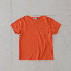 タンジェリンオレンジのTシャツ