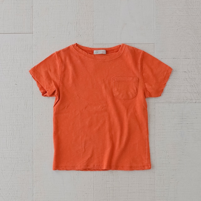 タンジェリンオレンジのTシャツ