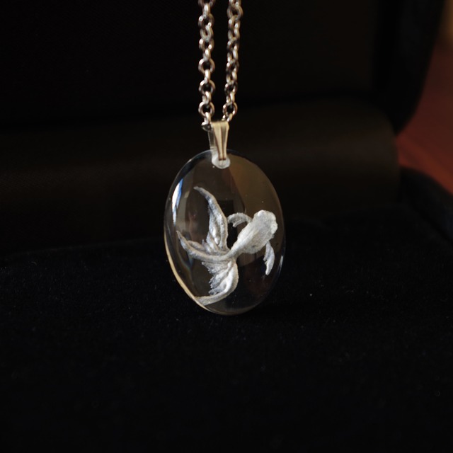 手彫りのインタリオ【金魚】ペンダント 受注生産