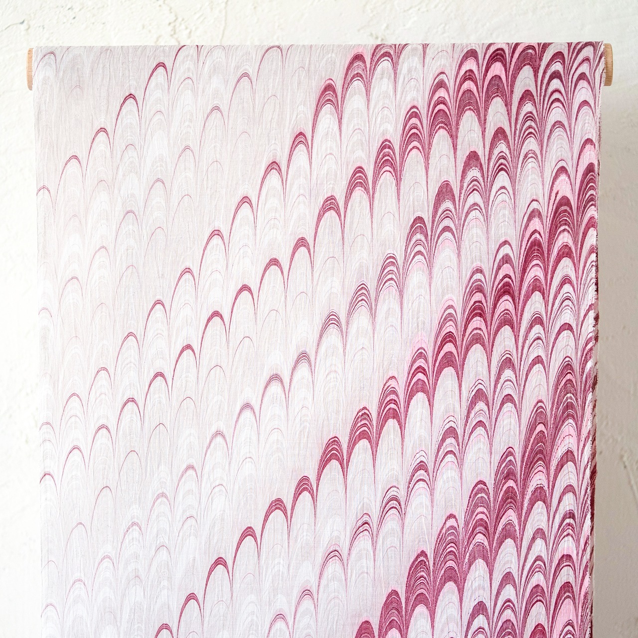 「ラズベリーレッド×グレージュ」〜斜めピーコック柄　〜近江ちぢみ