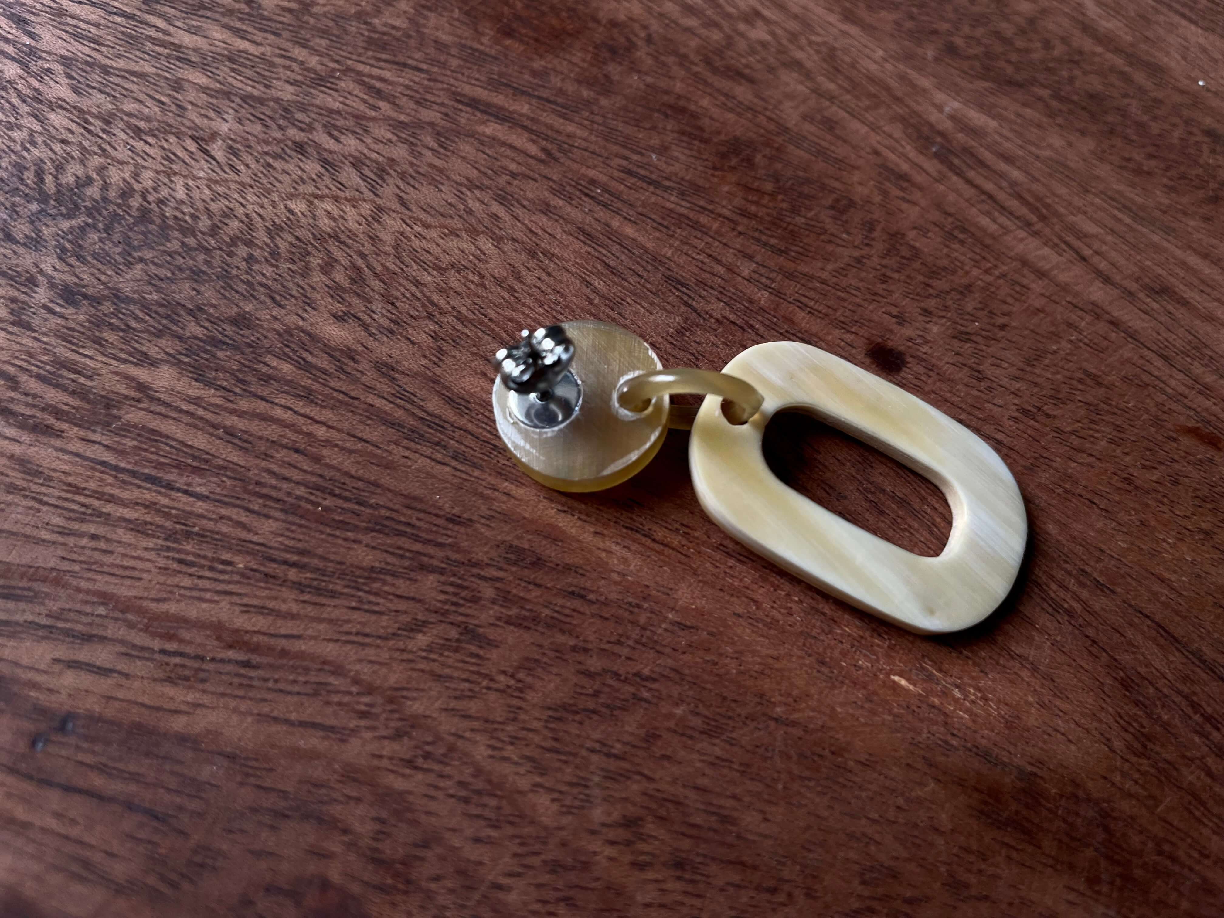 バッファローホーン ピアス