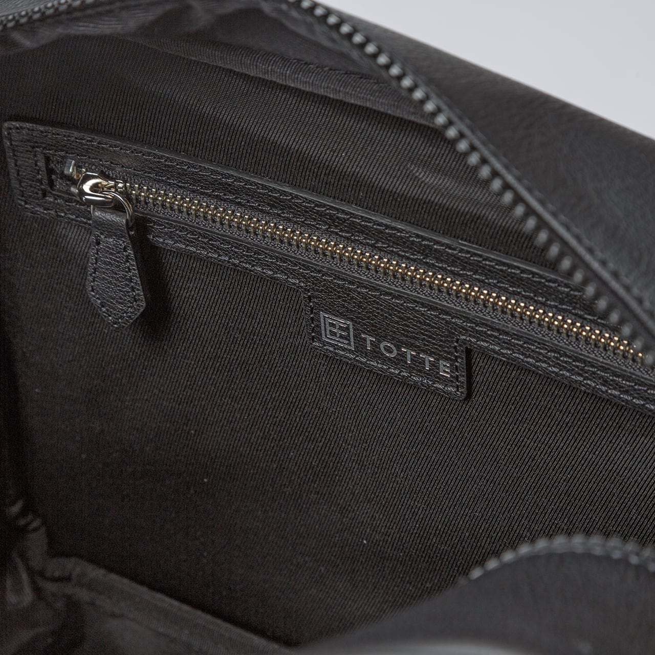 希少✨LE TANNEUR 革製バッグ ブラック ボストンバッグ レザー 型押