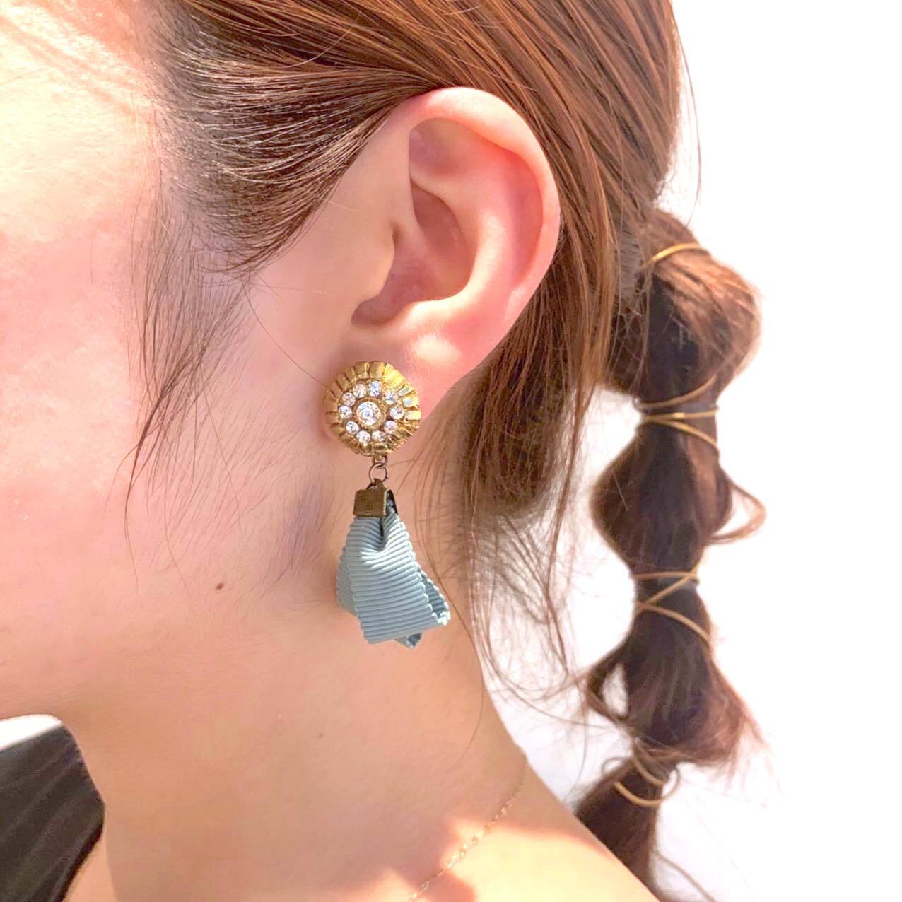 インドボタントップとくすみ緑タッセルリボンの〈ピアス/イヤリング
