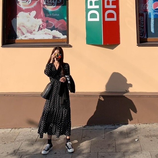 ワンピース レディース 送料無料 ティアードワンピース ロング丈 マキシ丈 袖あり 長袖 カシュクール セミフレア ティアード 裾フレア ウエストマーク ハイウエスト かわいい 大人可愛い きれいめ シンプル カジュアル 上品 おしゃれ レトロ 大人女子 こなれ感 ラフ ラブリー キュート ガーリー エレガント S M L XL 黒 ブラック ドット柄 水玉 春 秋 冬 10代 20代 デート お出かけ 女子会 休日 リゾート 旅行 海 プール 普段使い 韓国 楽ちん 体系カバー 美脚 脚長 インスタ映え