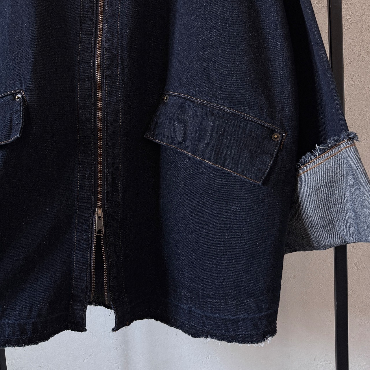 【受注予約:1月下旬入荷予定】W zip フリンジツイルデニムオーバーJK/インディゴ