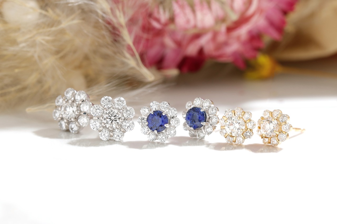 フラワーモチーフ ダイヤモンド ピアス K18 / 0.360ct / 0.360ct