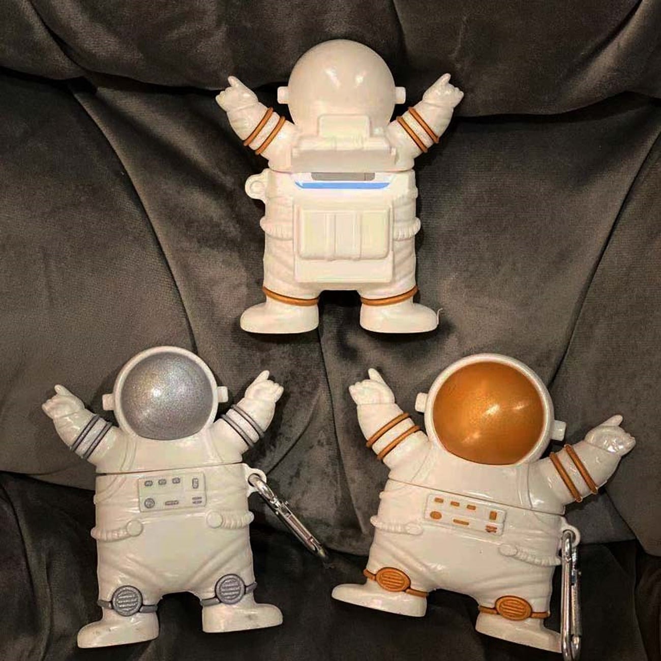 Apple AirPods ケース 宇宙飛行士 シリコン製 カラビナ付き　⭐︎ 宇宙飛行士Airpodsシリコンケース | space products Apple AirPods