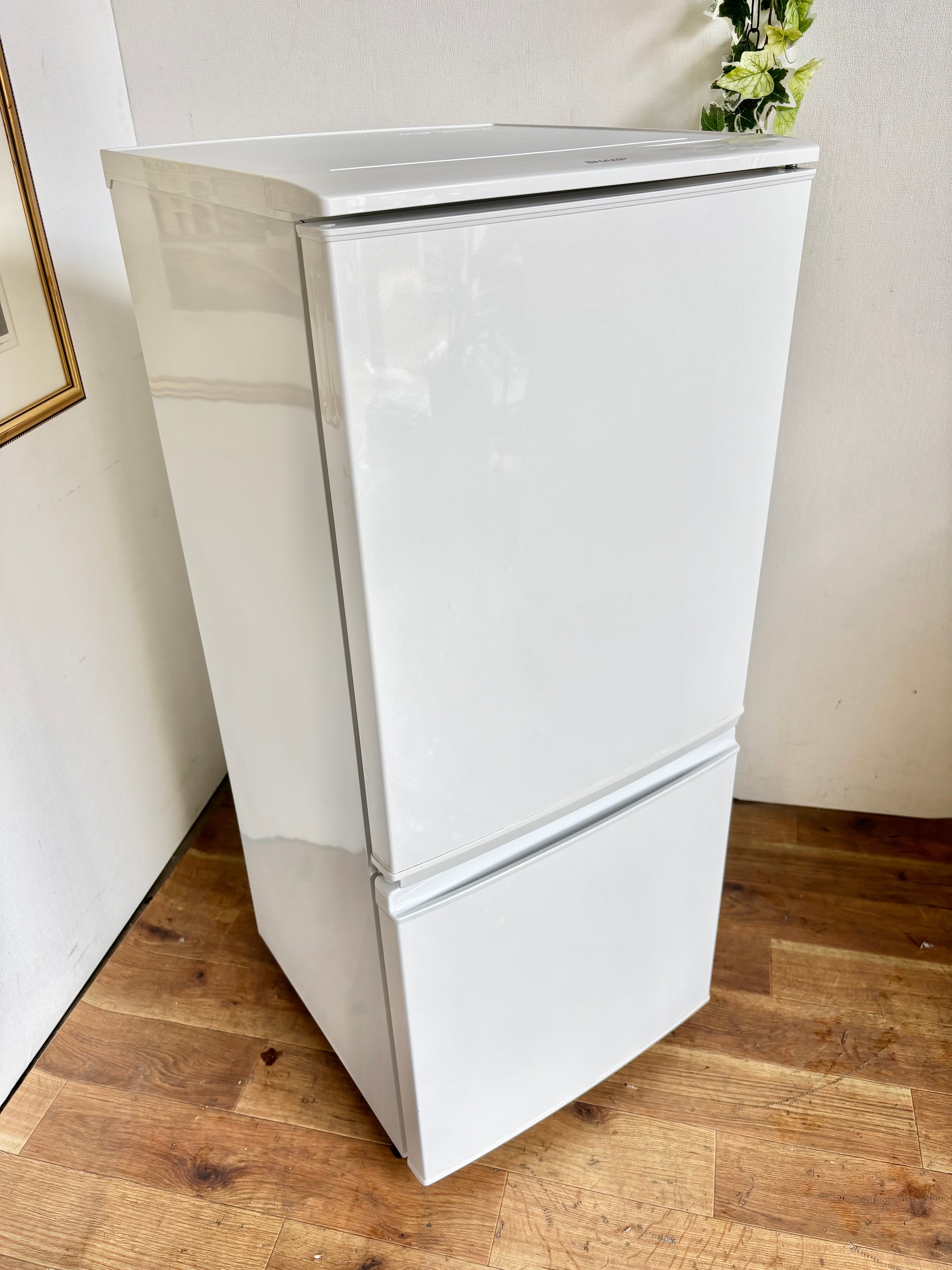 SHARP ノンフロン冷凍冷蔵庫　SJ-14E4-KP SHARP ノンフロン冷凍冷蔵庫 137L 2017年 SJ-14E4-KP | 【オンライン
