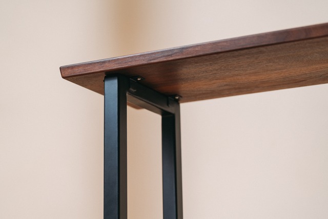 無垢材×スチール脚　スリムテーブル　ウォールナット無垢材｜幅90cm