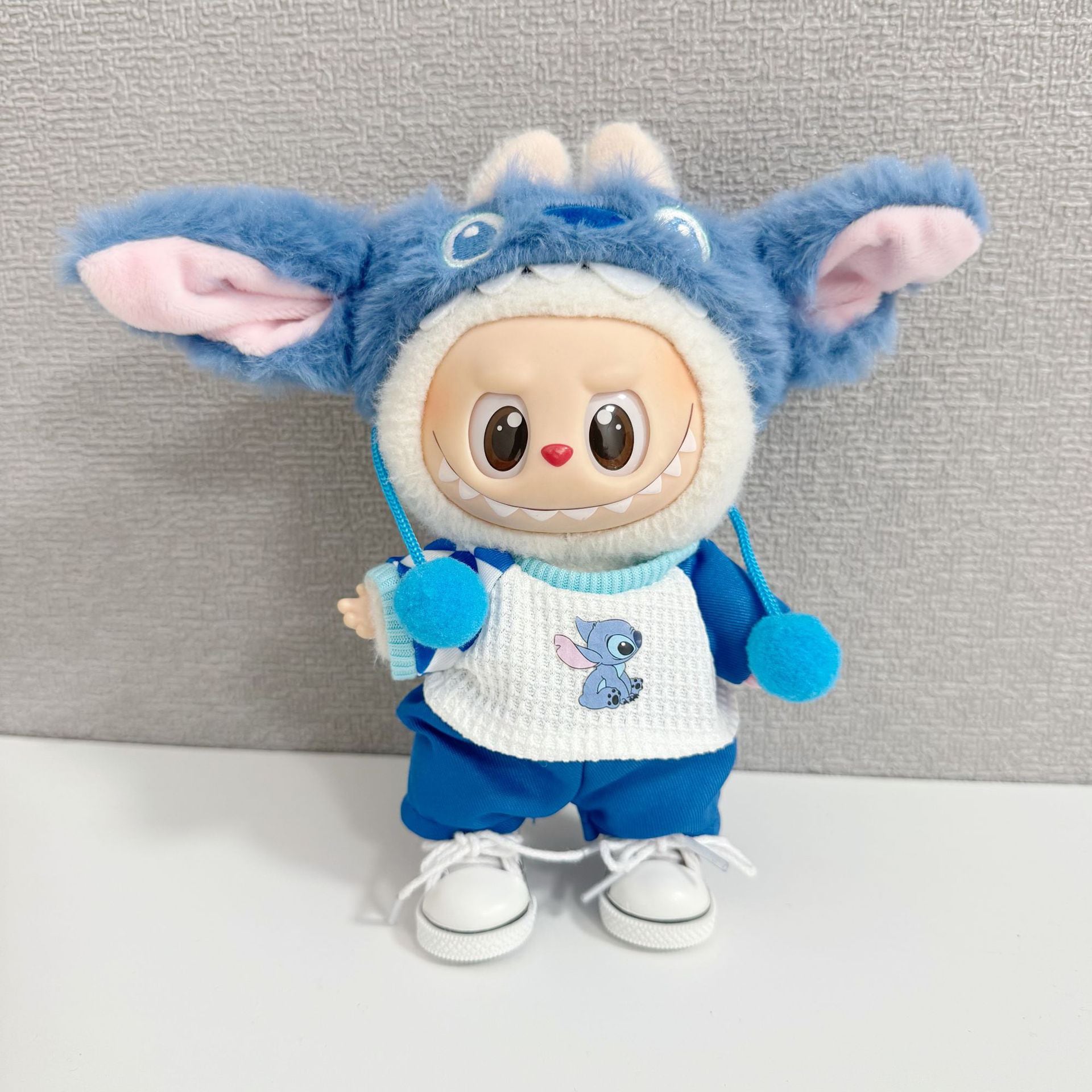 超キュートな耳がチャーム!Labubu 17cm スティッチ風 ふわもこコーデセット & キーホルダー 1・2・3世代対応 大きな耳が可愛い ぬいぐるみタッチ