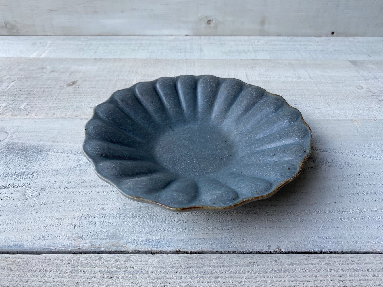 グレー釉 輪花深皿 大 | 古谷製陶所