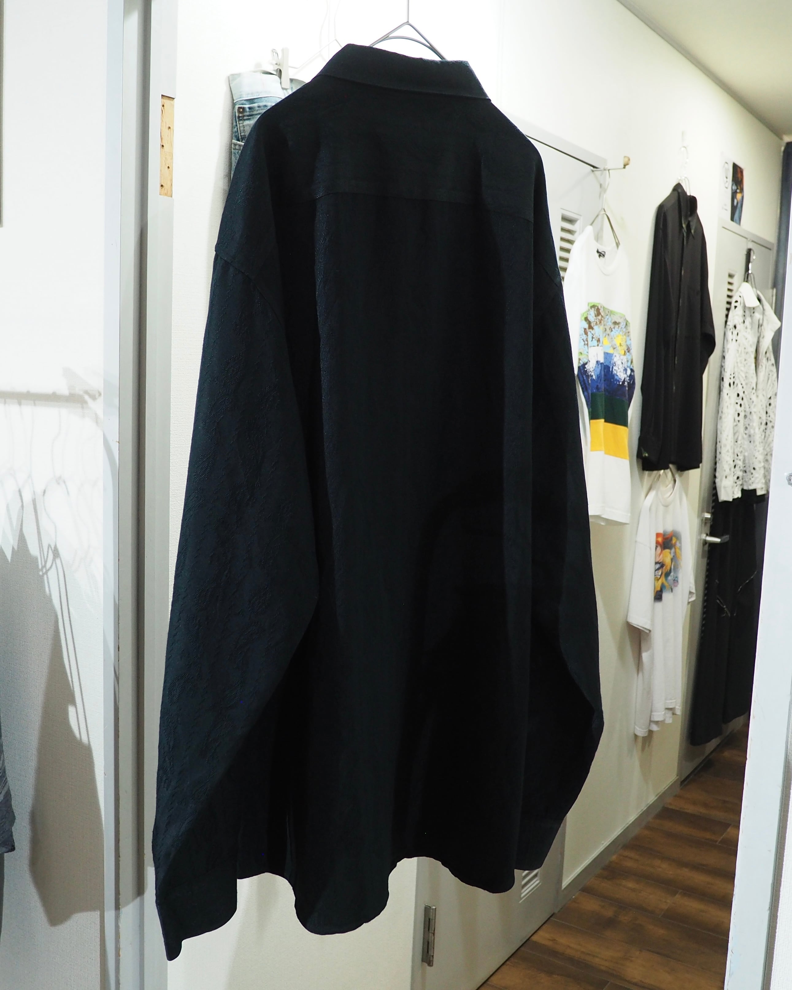 " axcess " Black Beautiful Paisley Pattern Embroidery Over Silhouette Shirt