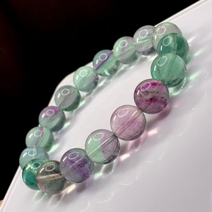 f124.透明度抜群うる艶グラデーションフローライトブレスレット