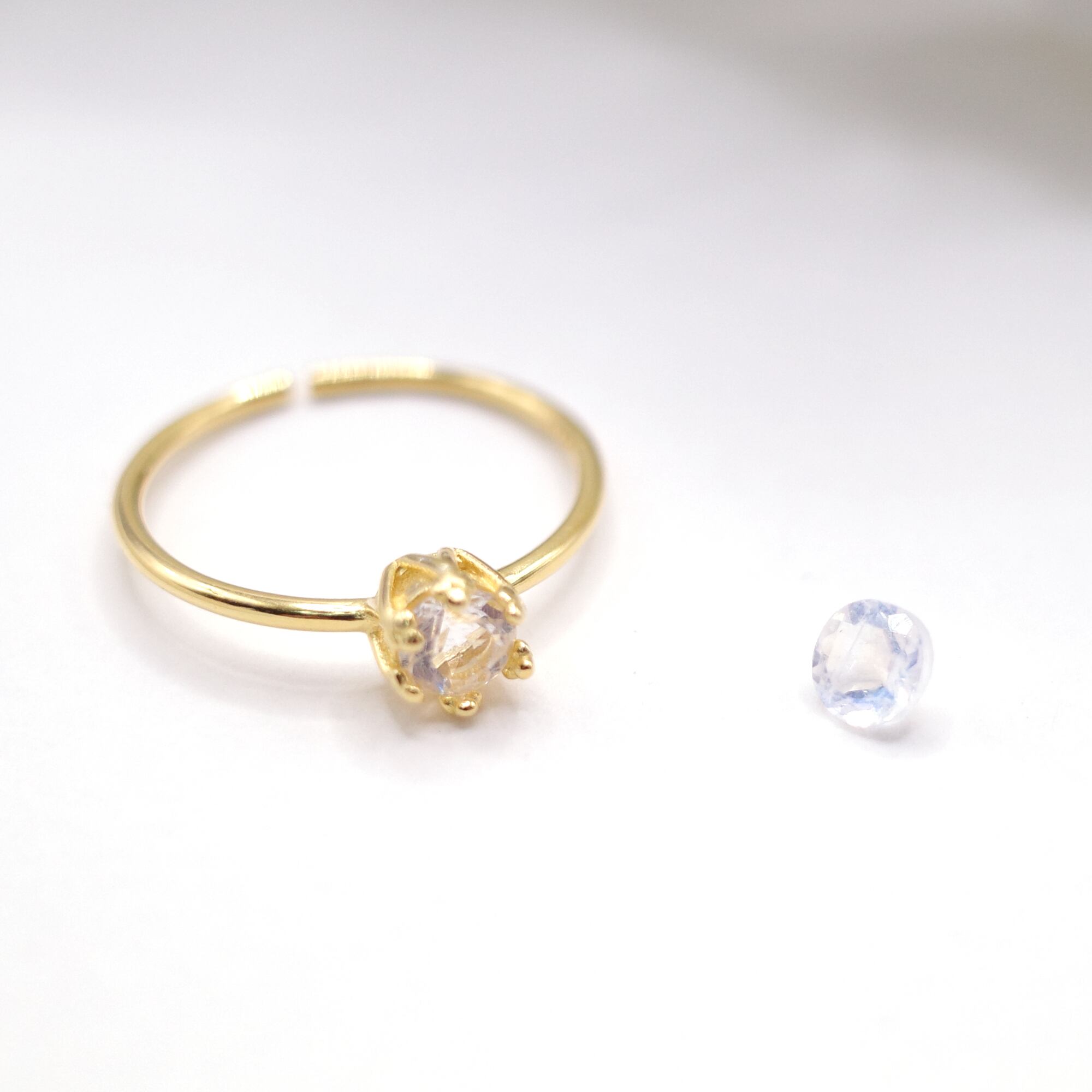 フリュイジョリ　レインボームーンストーン オーバルリング ゴールド フリュイジョリ レインボームーンストーン オーバルリング