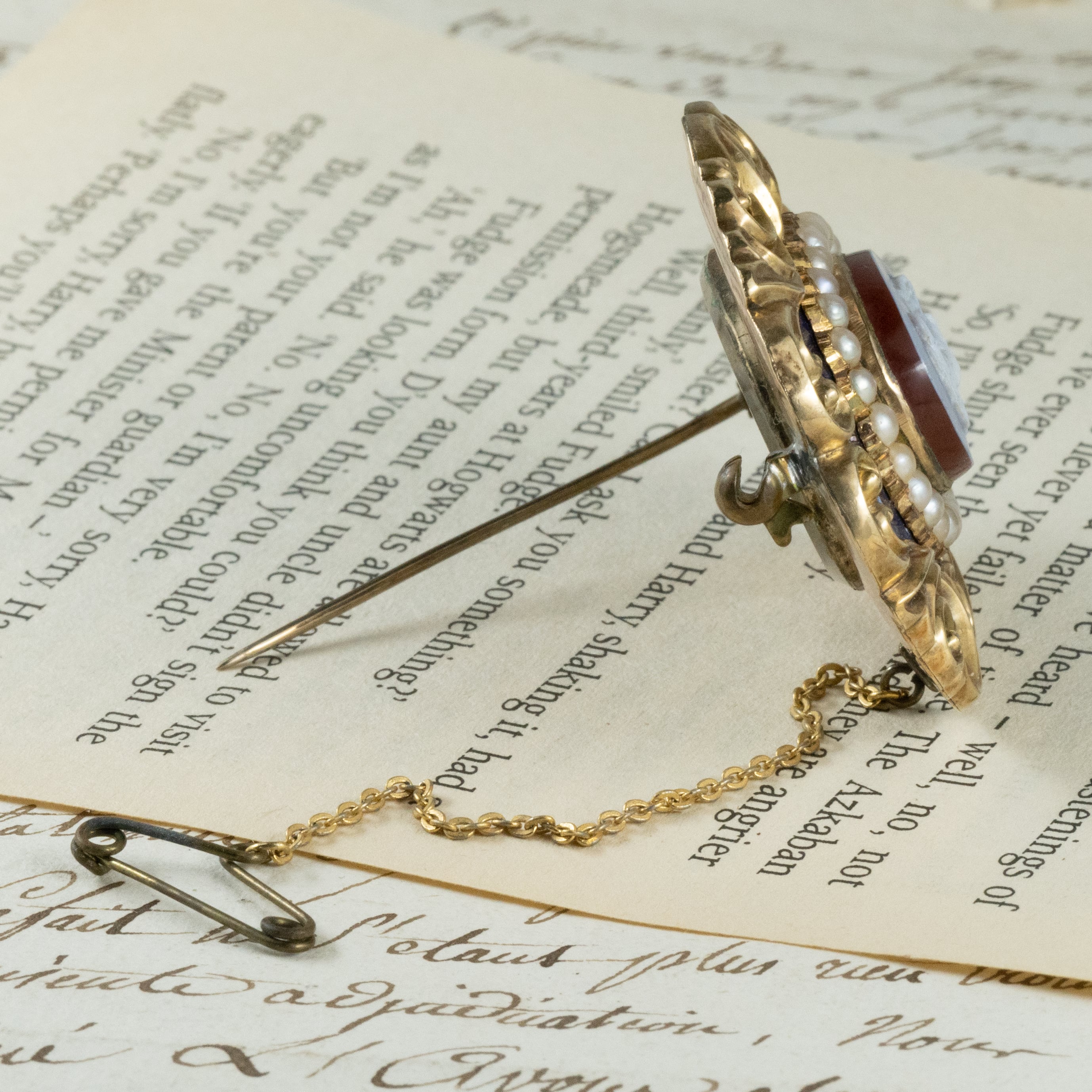 アンティーク　サンゴ　カメオピン アンティーク ストーンカメオ ブローチ K10 シードパール