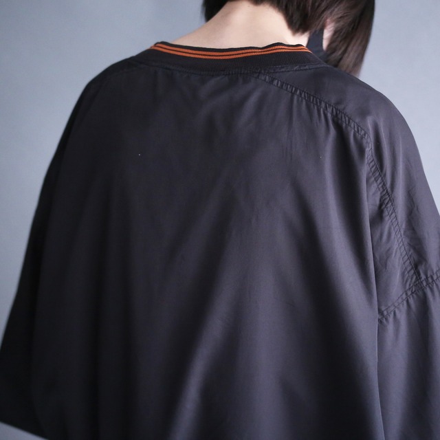 "black×orange" rib line and one point embroidery XXL over silhouette pullover